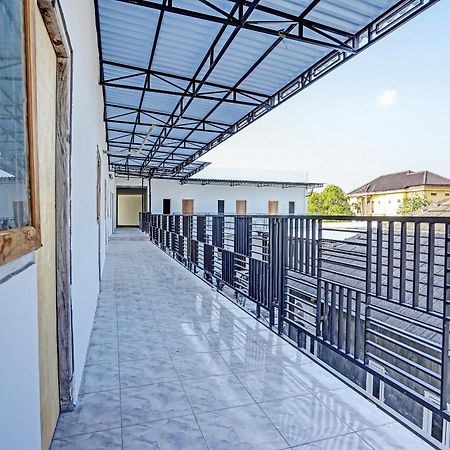 Oyo Life 91594 Bungah Residence Syariah Gresik 外观 照片