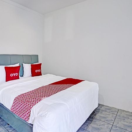 Oyo Life 91594 Bungah Residence Syariah Gresik 外观 照片