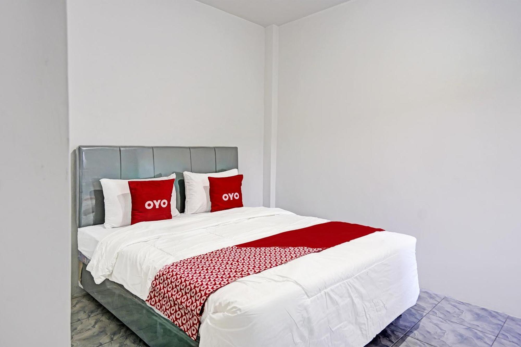 Oyo Life 91594 Bungah Residence Syariah Gresik 外观 照片