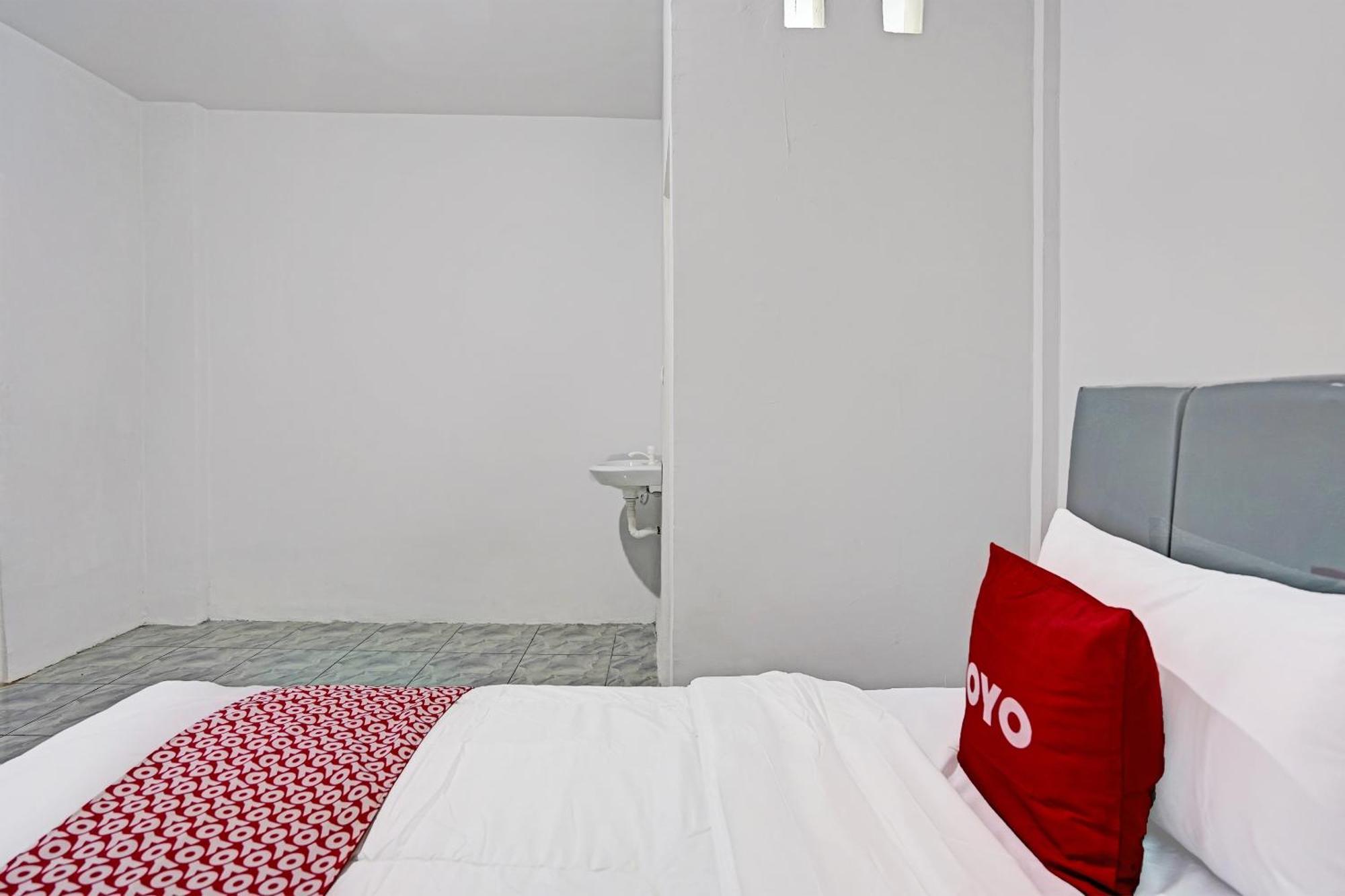 Oyo Life 91594 Bungah Residence Syariah Gresik 外观 照片