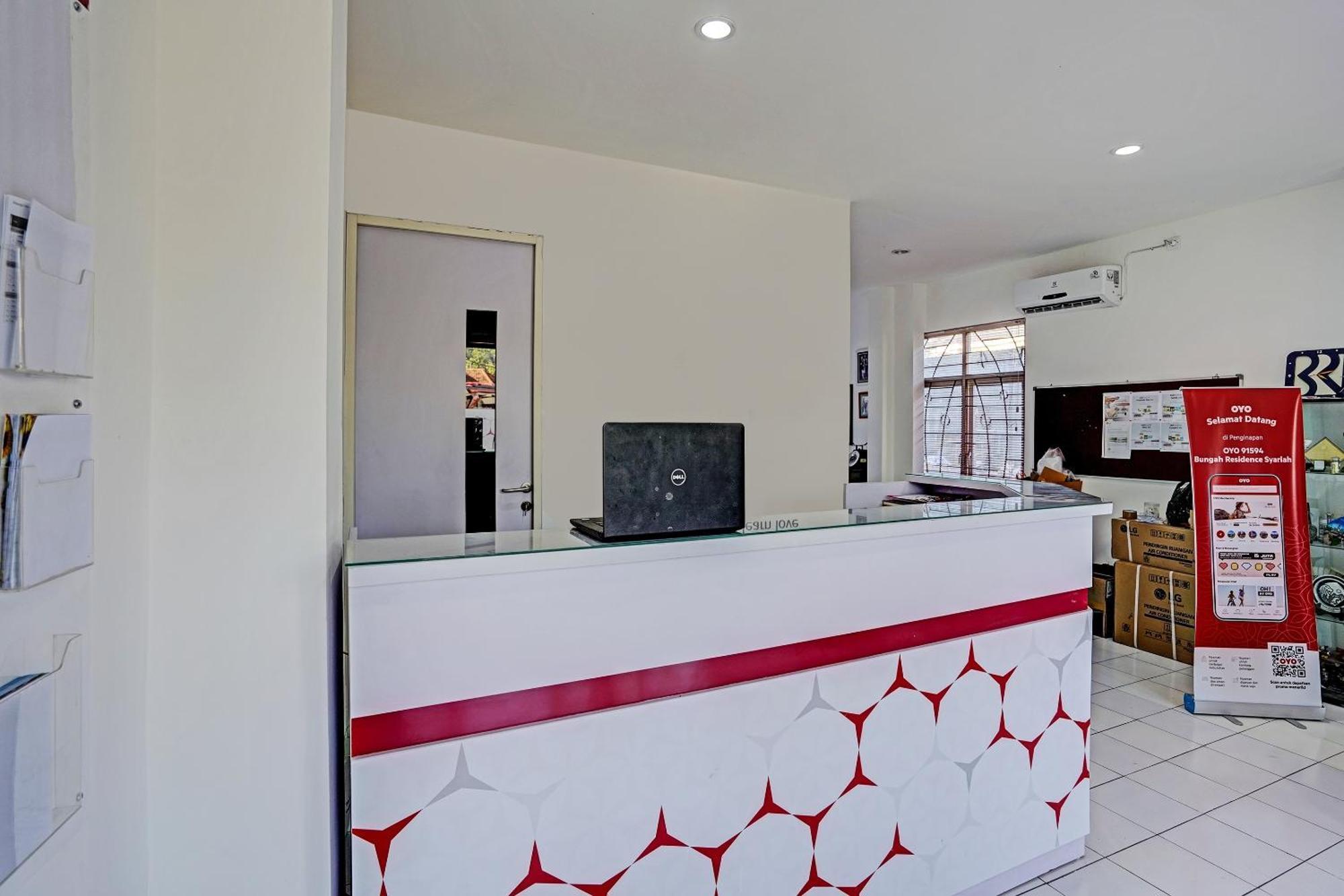 Oyo Life 91594 Bungah Residence Syariah Gresik 外观 照片