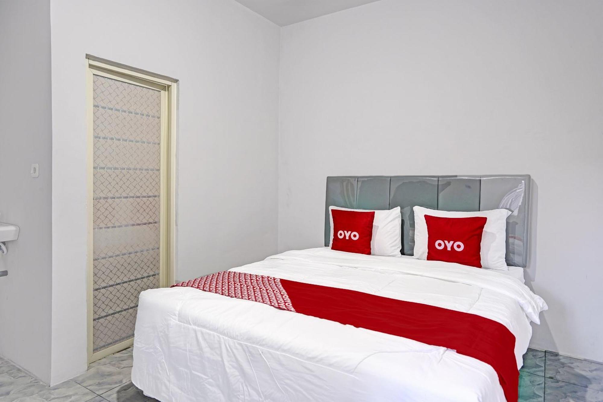 Oyo Life 91594 Bungah Residence Syariah Gresik 外观 照片