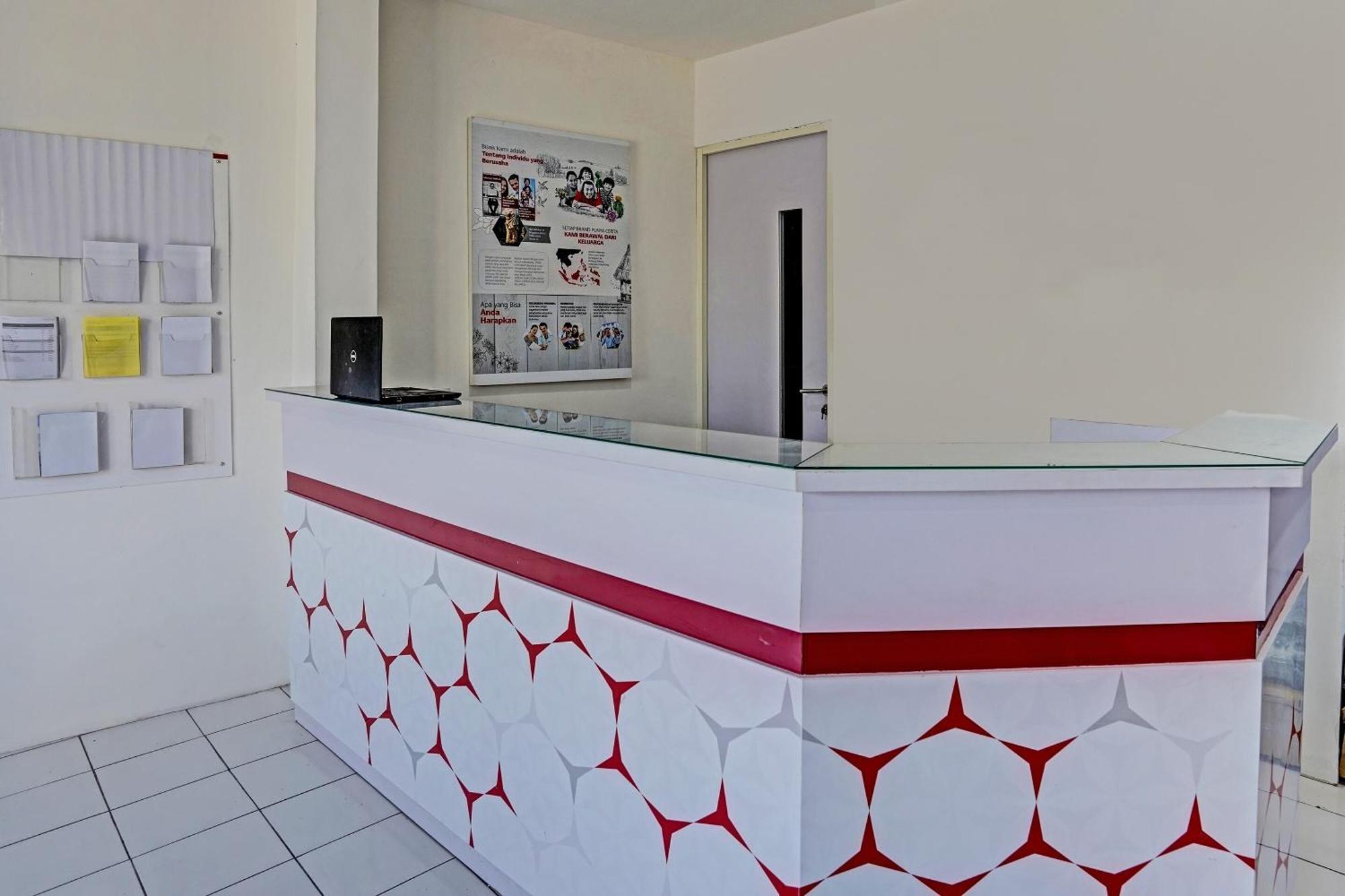 Oyo Life 91594 Bungah Residence Syariah Gresik 外观 照片