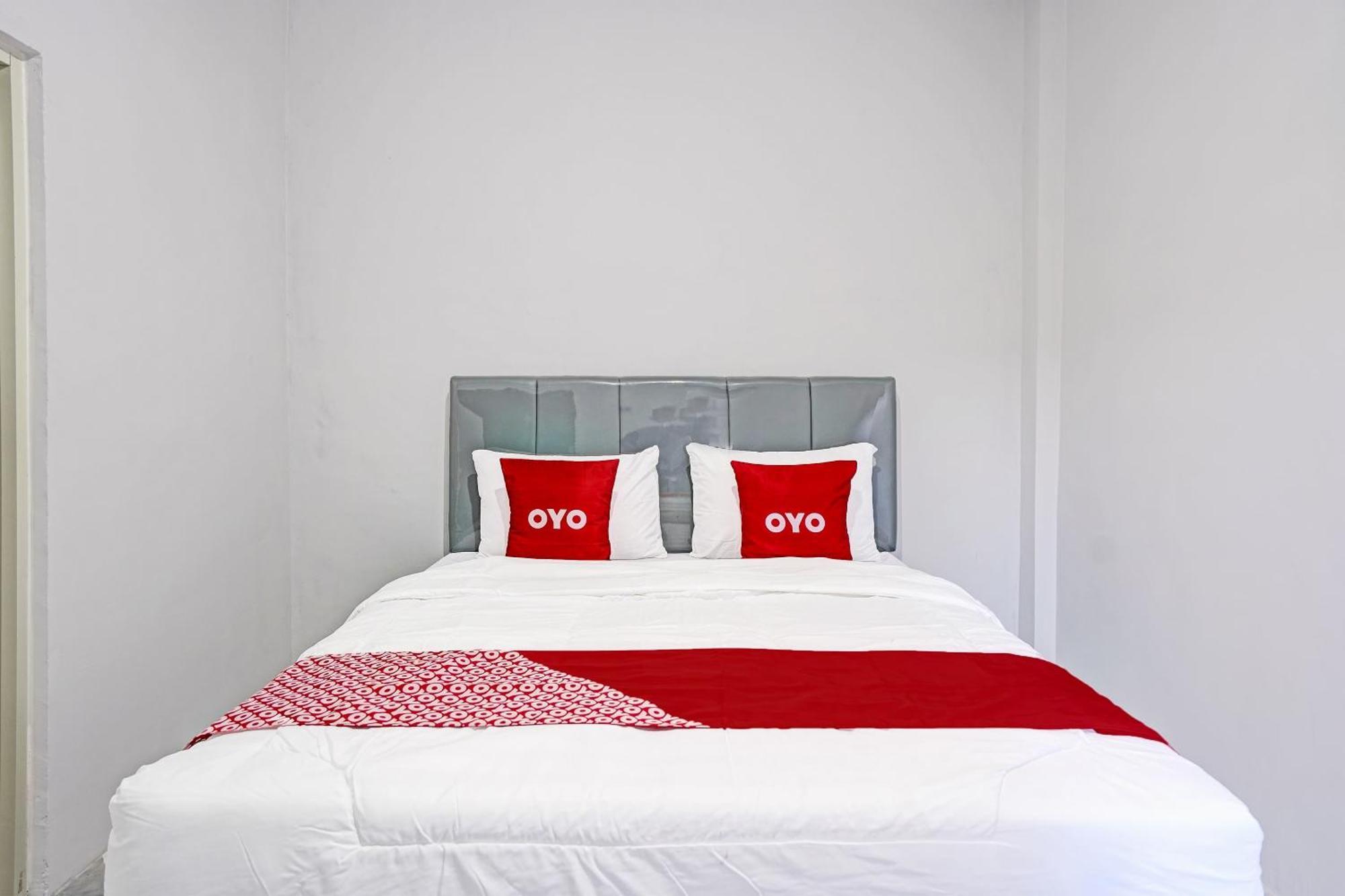 Oyo Life 91594 Bungah Residence Syariah Gresik 外观 照片