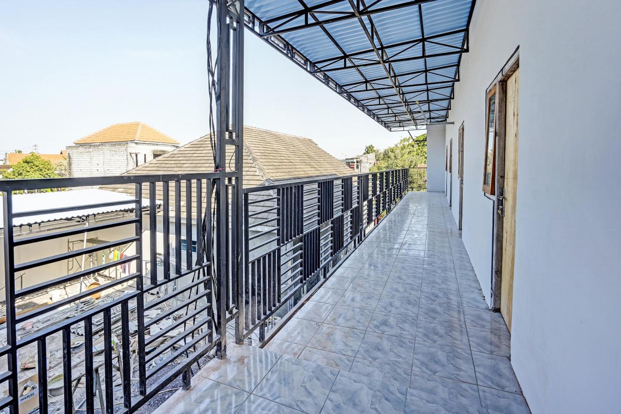 Oyo Life 91594 Bungah Residence Syariah Gresik 外观 照片