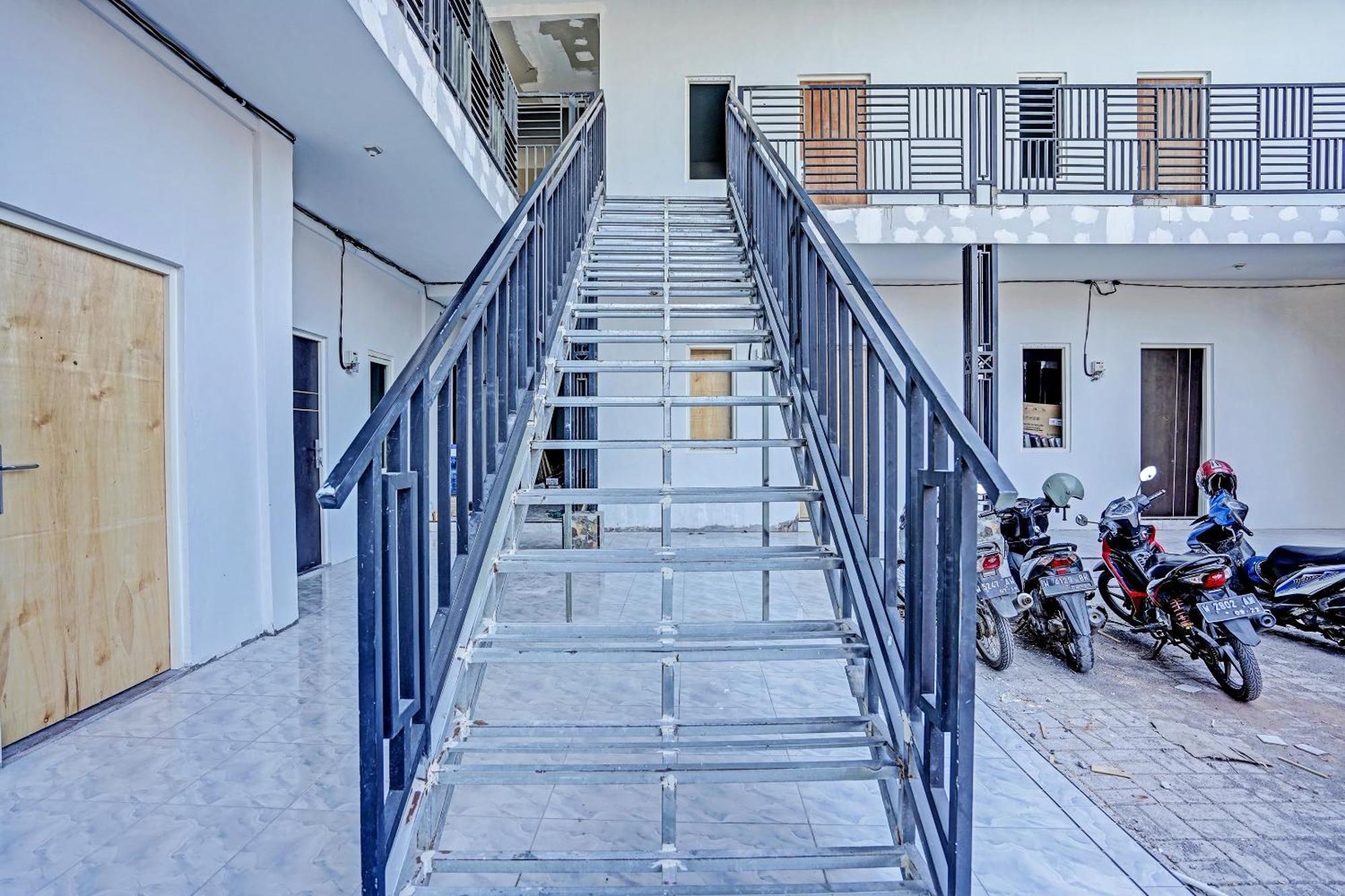 Oyo Life 91594 Bungah Residence Syariah Gresik 外观 照片